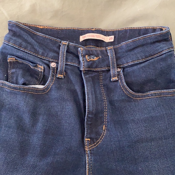 High wasted levi jeans - Picture 3 of 3